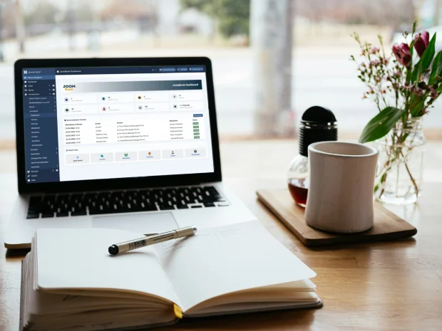 Joomla Terminbuchung mit JoomBook an einem Notebook
